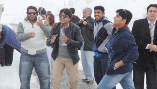 Arap turistlerin kar sevinci