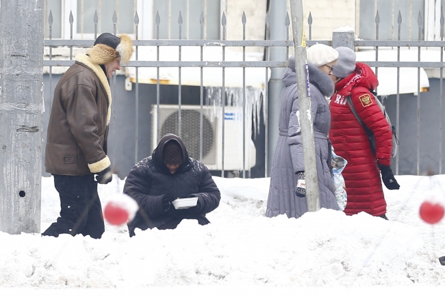 Moskova'daki evsizler dondurucu soğukta hayat mücadelesi veriyor