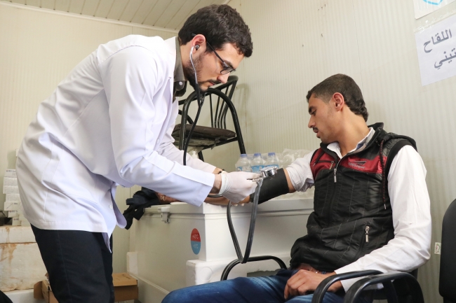 Türk doktorlar Suriye'de şifa dağıttı