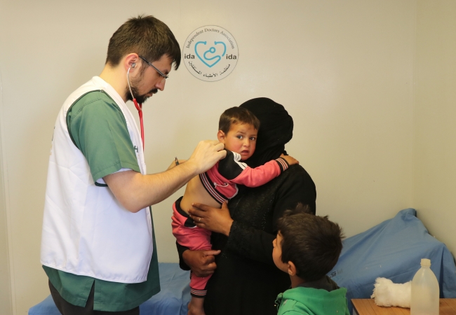 Türk doktorlar Suriye'de şifa dağıttı