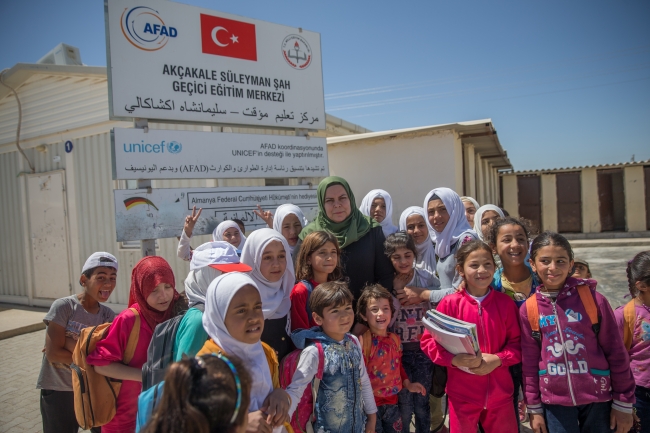 Suriyeli çocuklar Türkiye'de okullu oldu