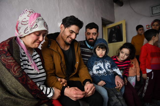 Suriyeli gencin enkazdan kurtardığı çiftle duygusal buluşması