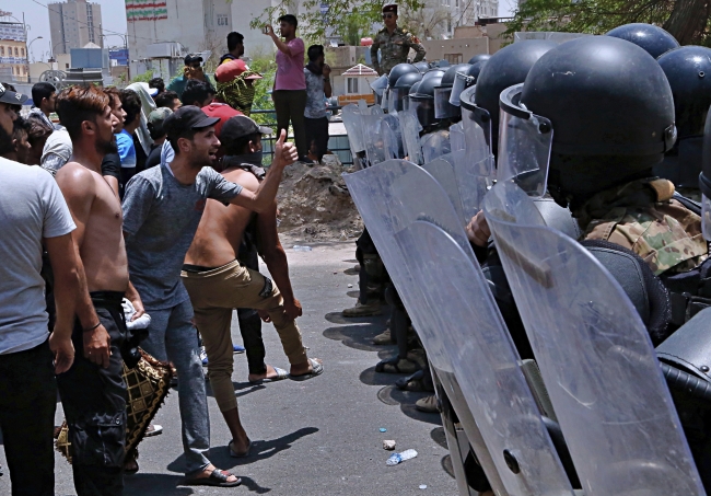 Irak'ta hükümet karşıtı protestolar şiddetini artırdı
