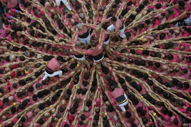 İspanya'nın sıra dışı İnsan Kulesi Festivali'nden renkli görüntüler