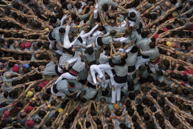 İspanya'nın sıra dışı İnsan Kulesi Festivali'nden renkli görüntüler