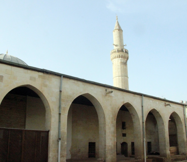 Roketin isabet ettiği Çalık Camii'nde restorasyon başladı