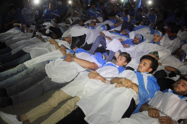 Kerkük’te Türkmen gençlerden kefenli seçim protestosu