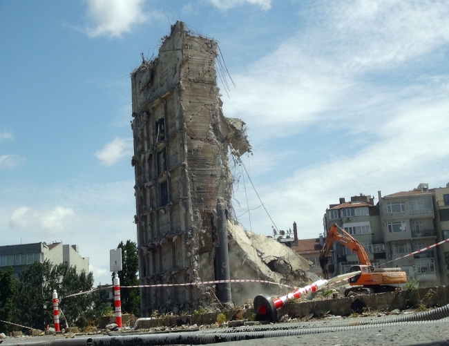 Atatürk Kültür Merkezi’nde son duvar yıkıldı