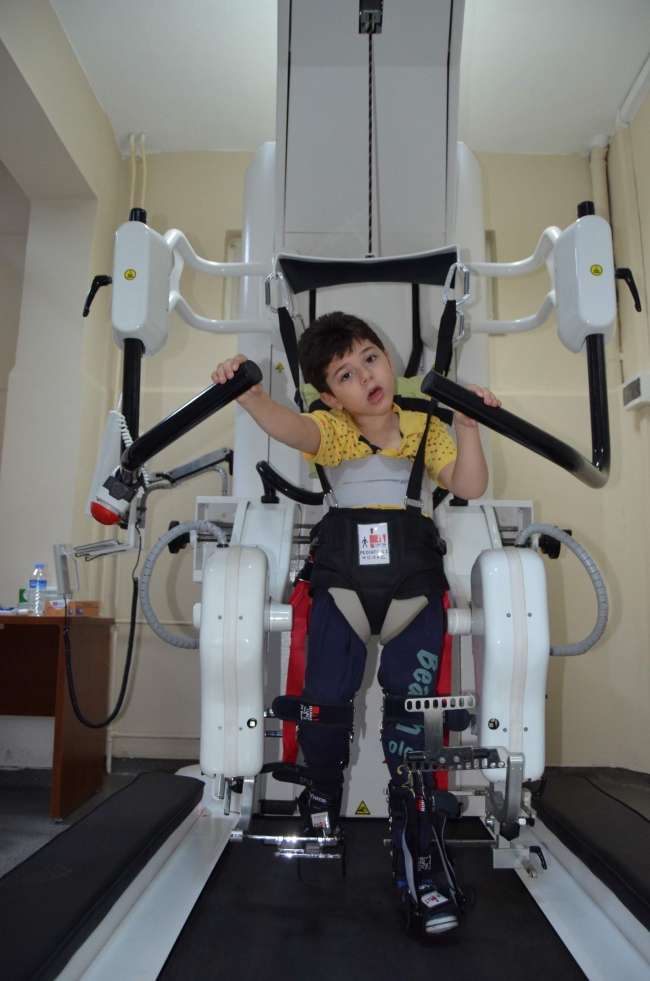 Robot tedavisi felçli hastalara umut oldu