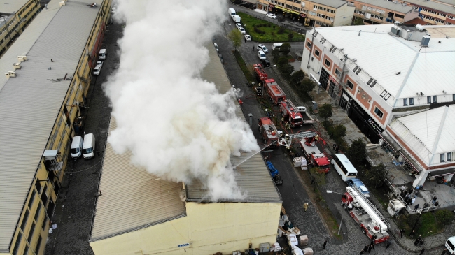 Başakşehir'de sanayi sitesinde 2 iş yeri yandı