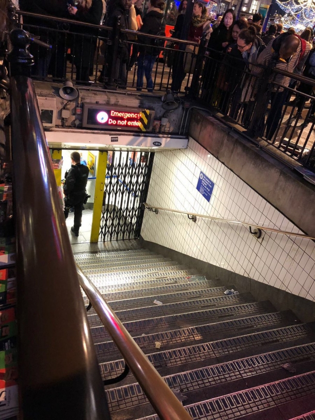 Londra metrosundaki kapatılan istasyonlar yeniden açıldı