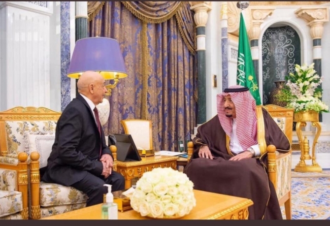 Suudi Arabistan Kralı Selman bin Abdulaziz ve Akile Salih. Fotoğraf: KPA