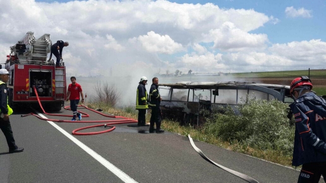 Kayseri'de kaza yapan yolcu otobüsü küle döndü