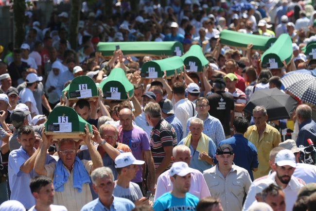 Srebrenitsa soykırımının 71 kurbanı daha toprağa verildi