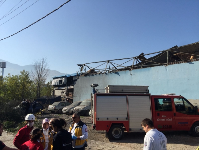 Bursa'da iplik-boya fabrikasının buhar kazanı patladı