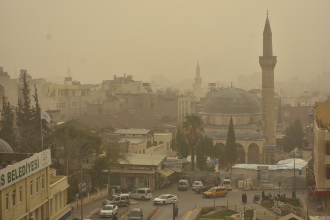 Güneydoğu Anadolu Bölgesi'ndeki toz bulutu yaşamı olumsuz etkiliyor
