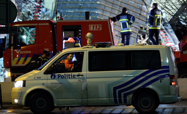 Belçika'da patlama sonucu bina yıkıldı: 2 ölü, 14 yaralı