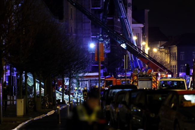 Belçika'da patlama sonucu bina yıkıldı: 2 ölü, 14 yaralı