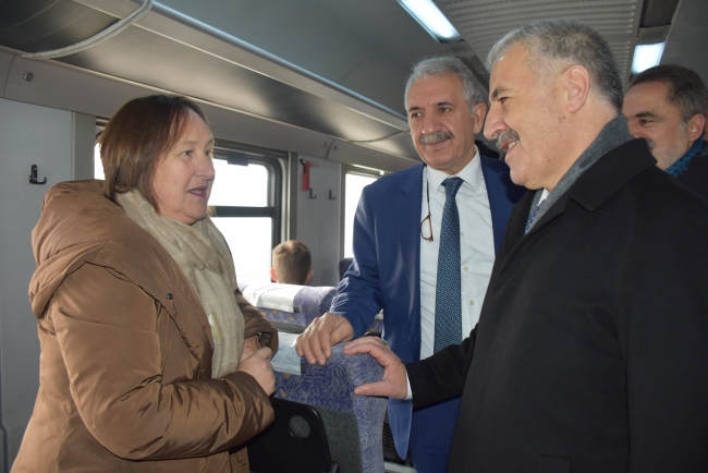 Ulaştırma Bakanı Ahmet Arslan Doğu Ekspresi ile yolculuk yaptı