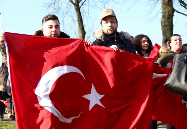 Hollanda'da "TSK’ya destek, PKK’yı protesto" yürüyüşü