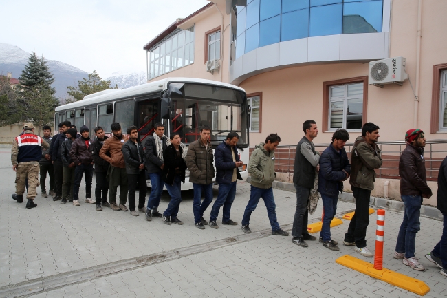 Erzincan'da 165 göçmen yakalandı