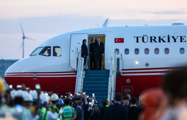 İstanbul Yeni Havalimanı'na ilk inişi Cumhurbaşkanı Erdoğan'ın uçağı yaptı