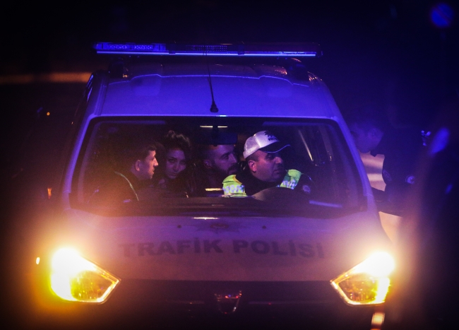 Bakırköy'de polisten kaçan alkollü sürücü kaza yapınca yakalandı