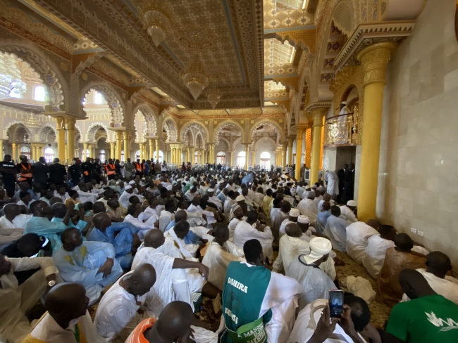 Batı Afrika'nın en büyük camisi ibadete açıldı