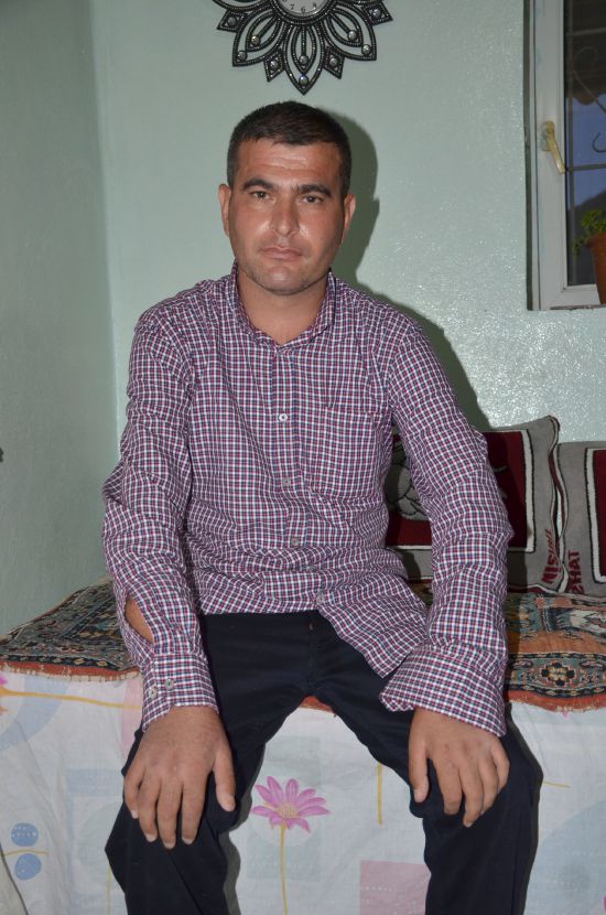 Çift kol nakli yapılan Mustafa Sağır evinde