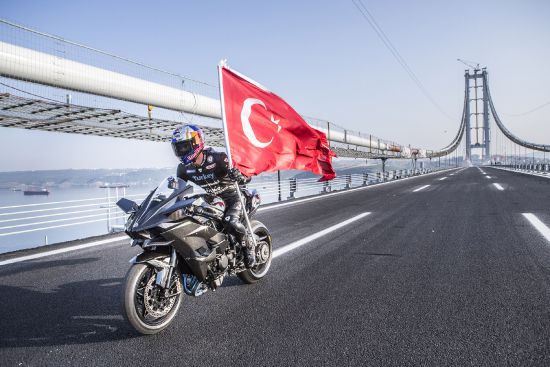 Osmangazi Köprüsü'nden 400 kilometre hızla geçti