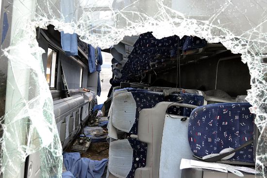 Kastamonu'da yolcu otobüsü devrildi