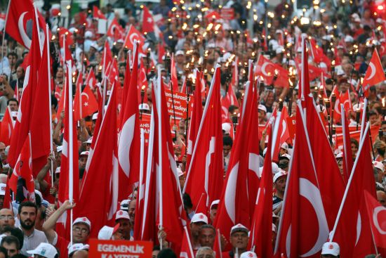 Türkiye'nin 81 ilinde meydanlarda demokrasi nöbeti sürüyor