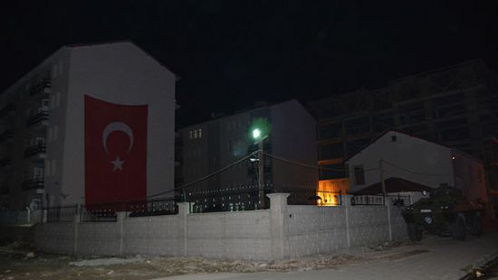 Bitlis'te polis lojmanlarına saldırı