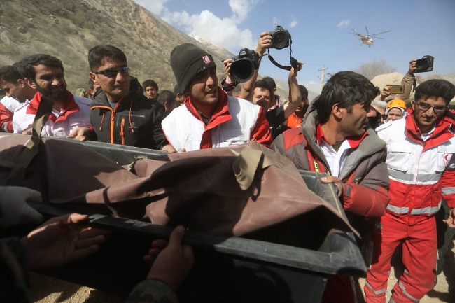 Ulaştırma Bakanlığı: İran'da düşen uçaktaki 11 kişinin cenazelerine ulaşıldı