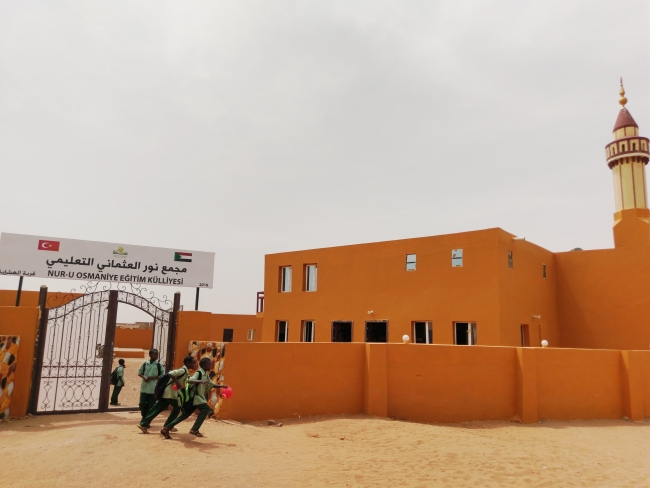 Sudan'da 'gönüllü elçiler'in onardığı okul örnek oluyor