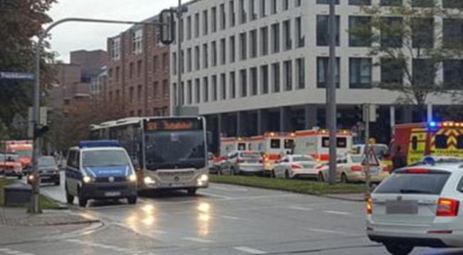 Almanya'da bıçaklı saldırı: 8 kişi yaralandı