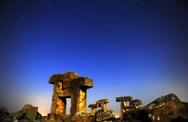Perseid meteor yağmuru antik kentten görüntülendi