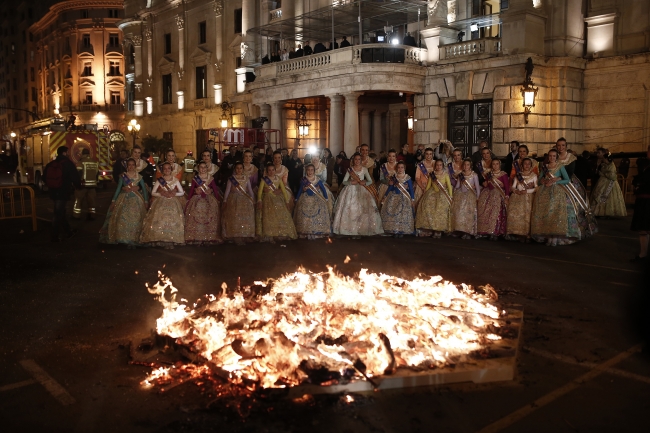 Las Fallas Festivali'nde dev kuklalar ateşe verildi
