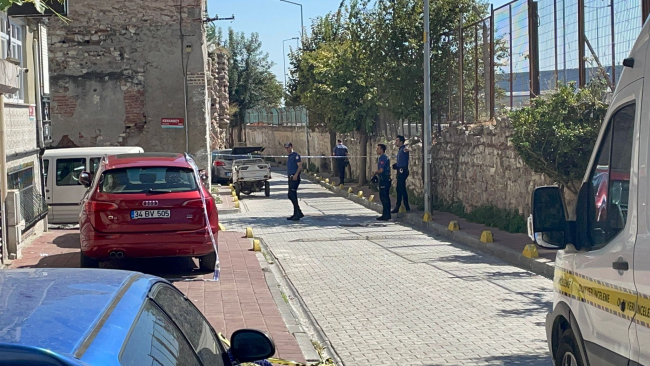 Fatih'te silahlı saldırı: 2 polis memuru yaralandı