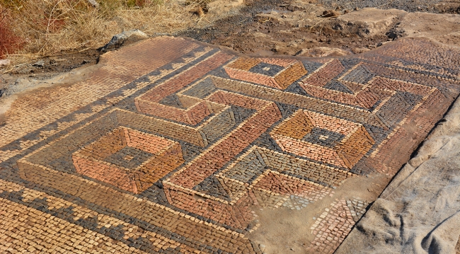 2 bin yıllık çömlek ve mozaiklerde 'ANT' damgası