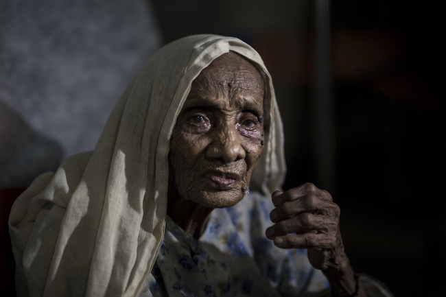 120 yaşındaki Arakanlı kadın Türkiye'nin desteğiyle hayata tutundu