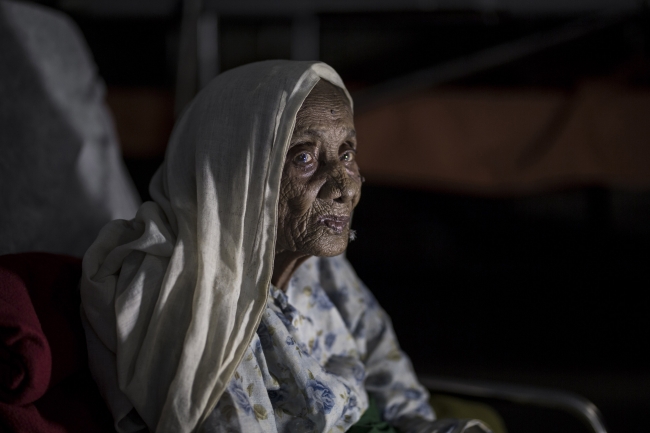 120 yaşındaki Arakanlı kadın Türkiye'nin desteğiyle hayata tutundu