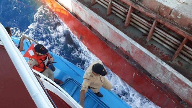 Türk gemisine taciz ateşi açıldı