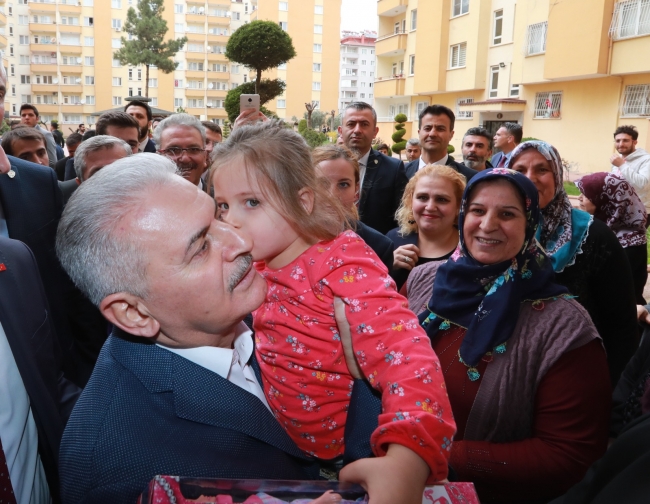 Başbakan Yıldırım'dan şehit ailesine taziye ziyareti