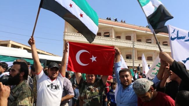 İdlib'e intikal eden TSK Türk bayraklarıyla karşılandı