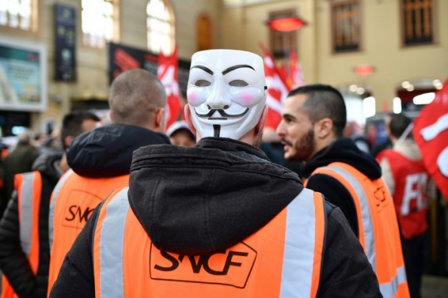 Fransa'daki grev üniversitelere de sıçradı