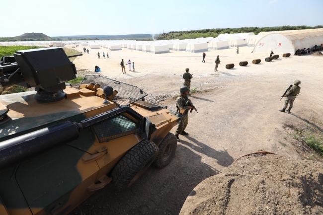 Afrin'de kurulan çadır kentin güvenliği TSK'ya emanet