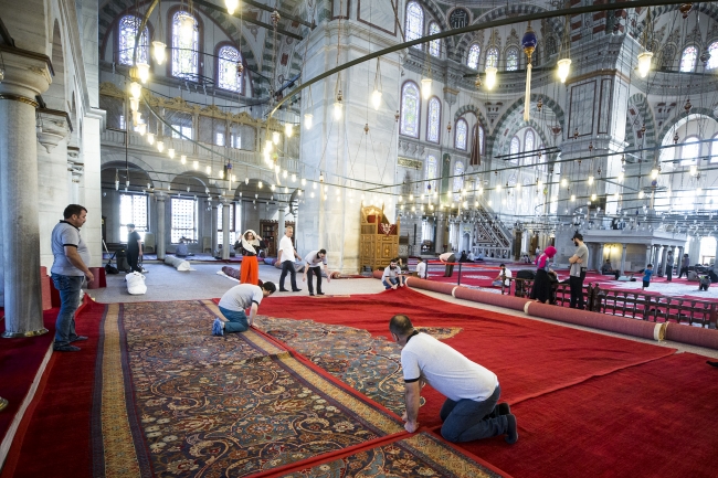 Fatih Camii tarihi halılarına yeniden kavuşuyor
