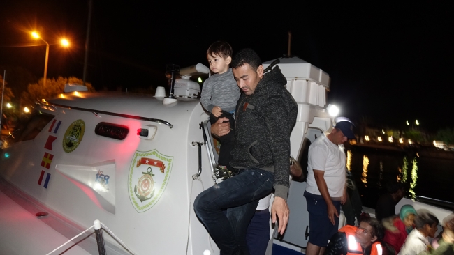 Sahil Güvenlik ekipleri 32 göçmeni denizde yakaladı