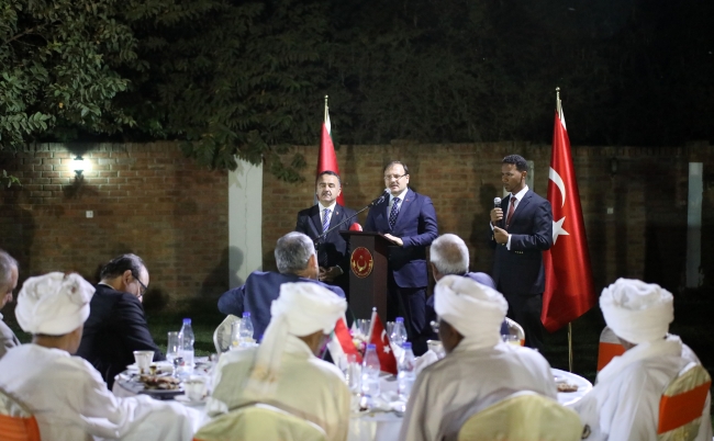 Başbakan Yardımcısı Çavuşoğlu: Kime yardım götürüyorsak Allah rızası için yapıyoruz